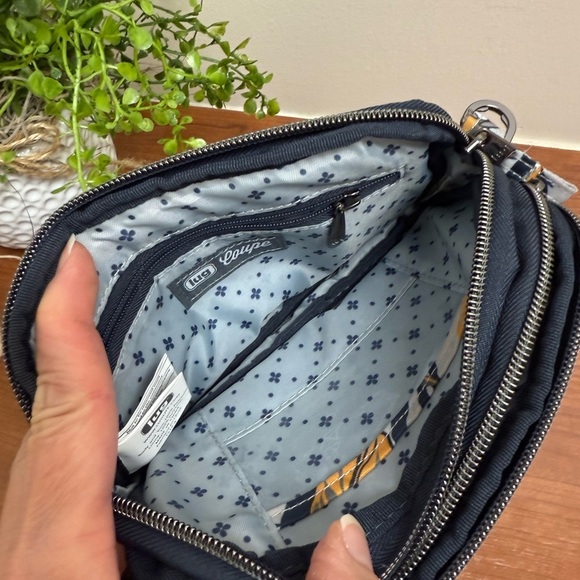 Lug Coupe Convertible Crossbody Bag Lilly Gray Pattern EUC - Picture 7 of 8